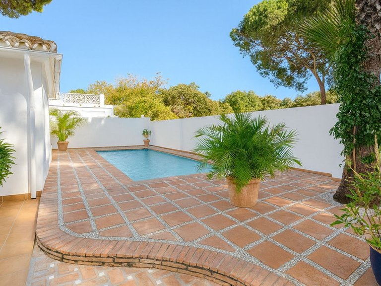 Villa for Sale in El Rosario, Malaga 9