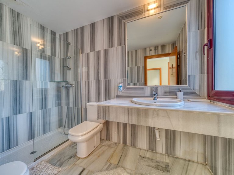 Villa for Sale in Benahavís, Malaga 18