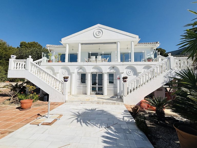 Villa for Sale in Valtocado, Malaga 1