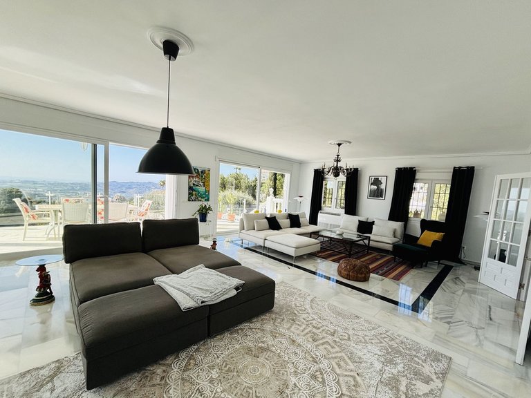 Villa for Sale in Valtocado, Malaga 11