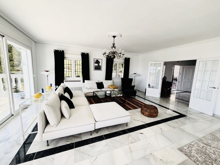 Villa for Sale in Valtocado, Malaga 12