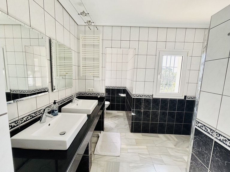 Villa for Sale in Valtocado, Malaga 25