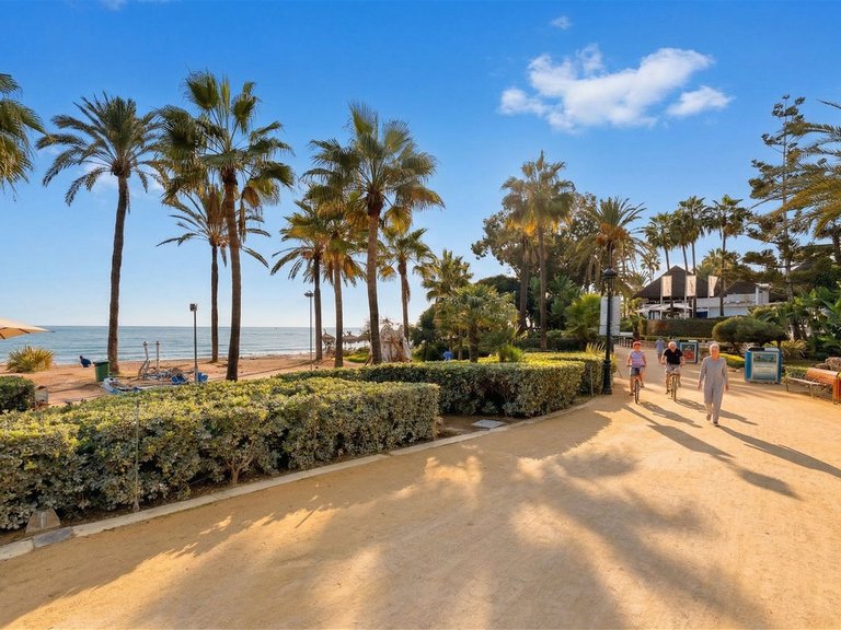 Apartment for Sale in The Golden Mile, Malaga 21