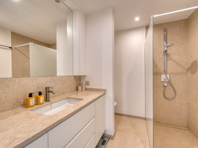 Apartment for Sale in The Golden Mile, Malaga 6