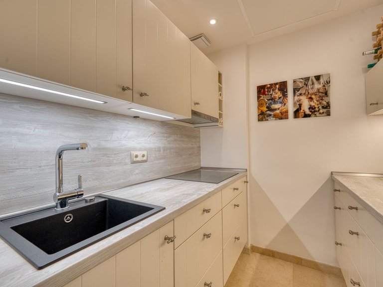 Apartment for Sale in The Golden Mile, Malaga 7