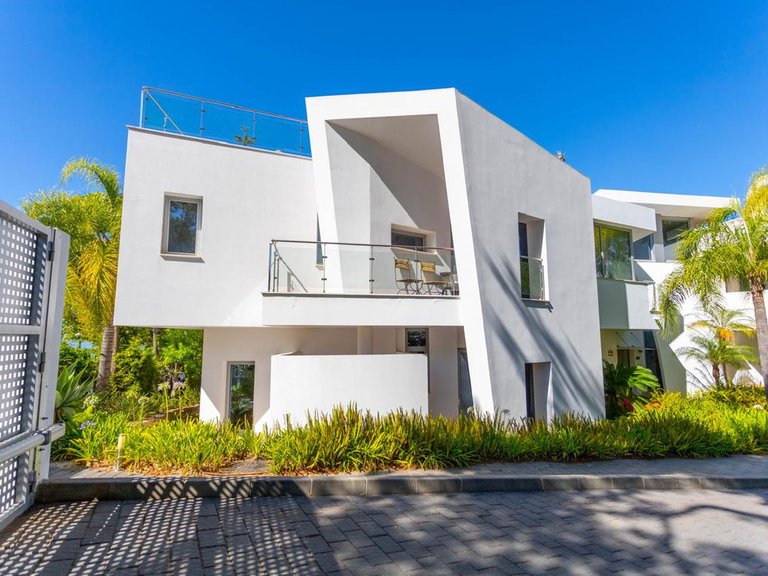 Villa for Sale in The Golden Mile, Malaga 1