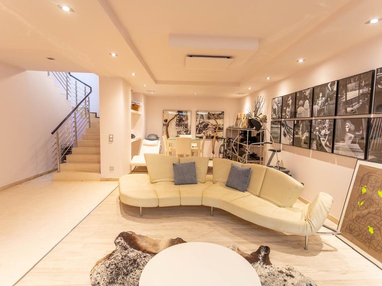 Villa for Sale in The Golden Mile, Malaga 10