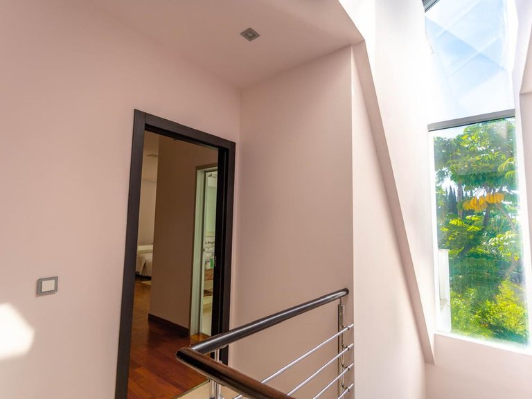 Villa for Sale in The Golden Mile, Malaga 12