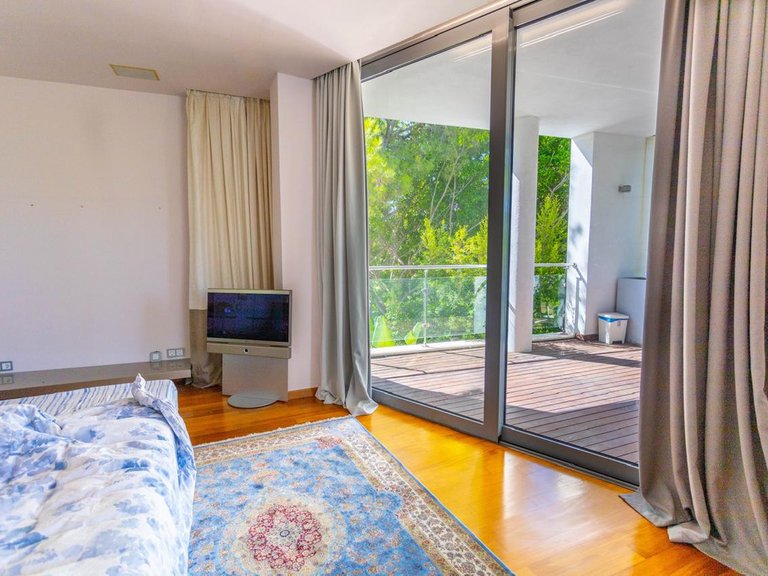 Villa for Sale in The Golden Mile, Malaga 13