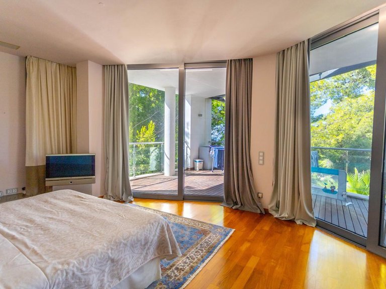 Villa for Sale in The Golden Mile, Malaga 14