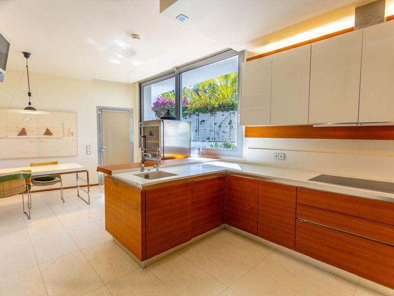 Villa for Sale in The Golden Mile, Malaga 18