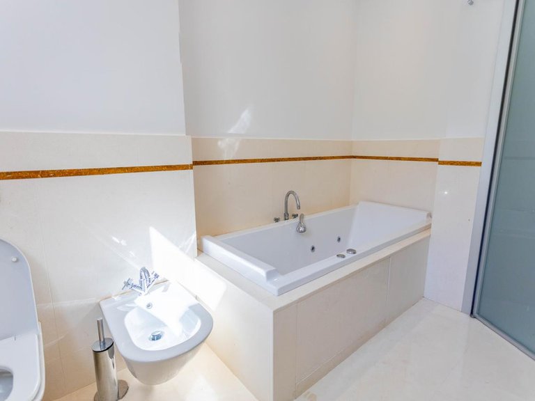 Villa for Sale in The Golden Mile, Malaga 20