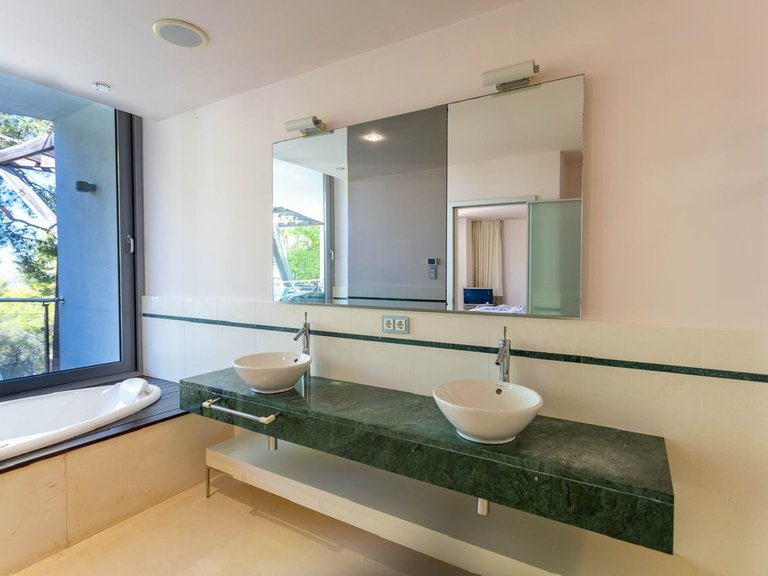 Villa for Sale in The Golden Mile, Malaga 23