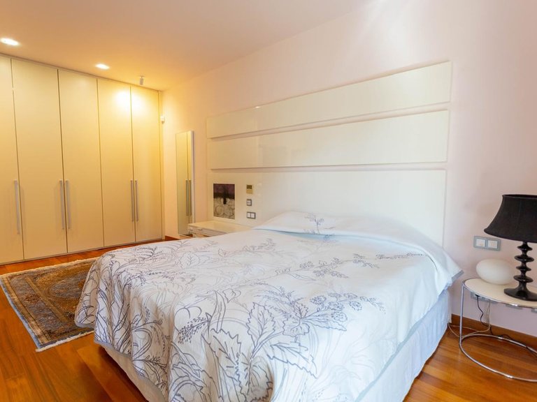 Villa for Sale in The Golden Mile, Malaga 33