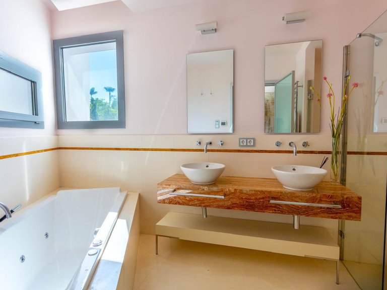 Villa for Sale in The Golden Mile, Malaga 34