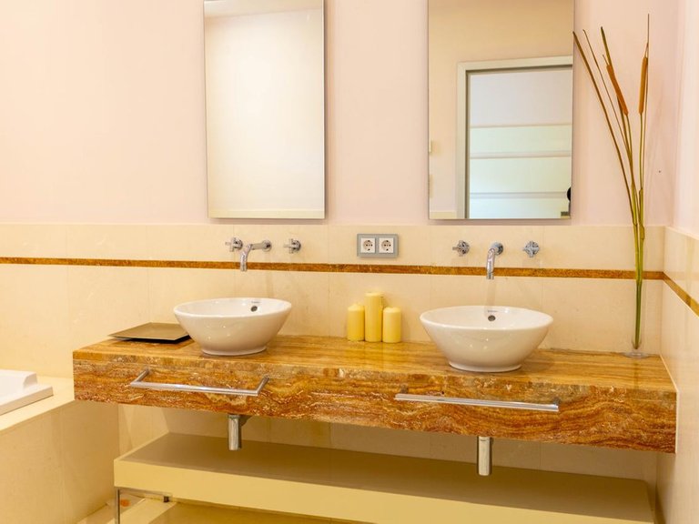 Villa for Sale in The Golden Mile, Malaga 36