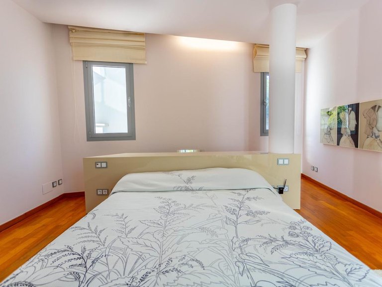 Villa for Sale in The Golden Mile, Malaga 40