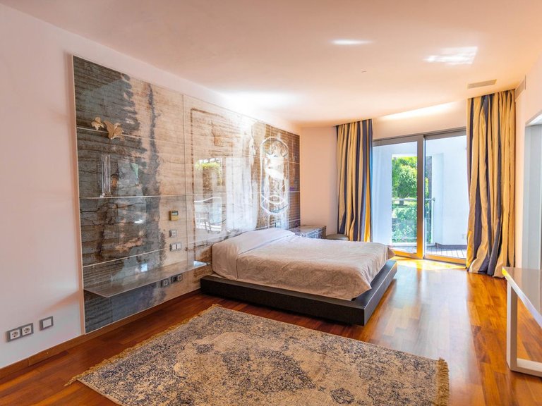 Villa for Sale in The Golden Mile, Malaga 44