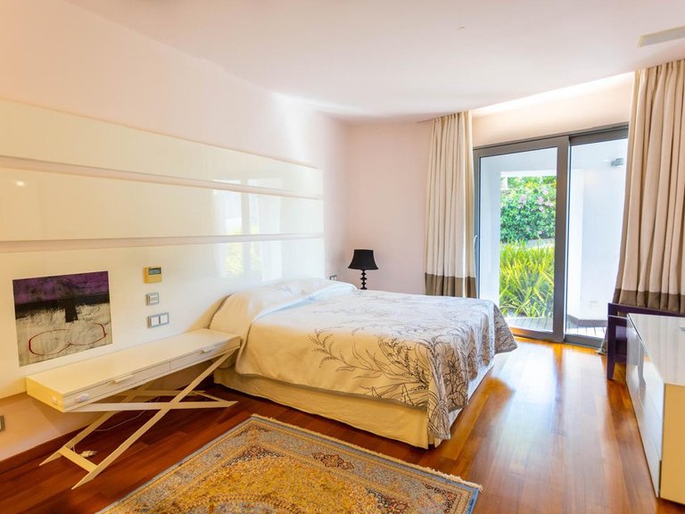 Villa for Sale in The Golden Mile, Malaga 47