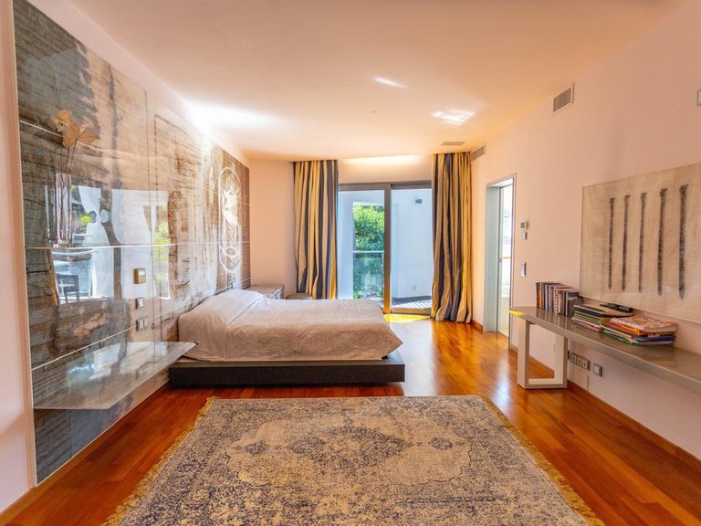 Villa for Sale in The Golden Mile, Malaga 9