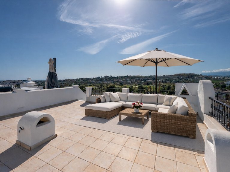 Villa for Sale in Nueva Andalucía, Malaga 1