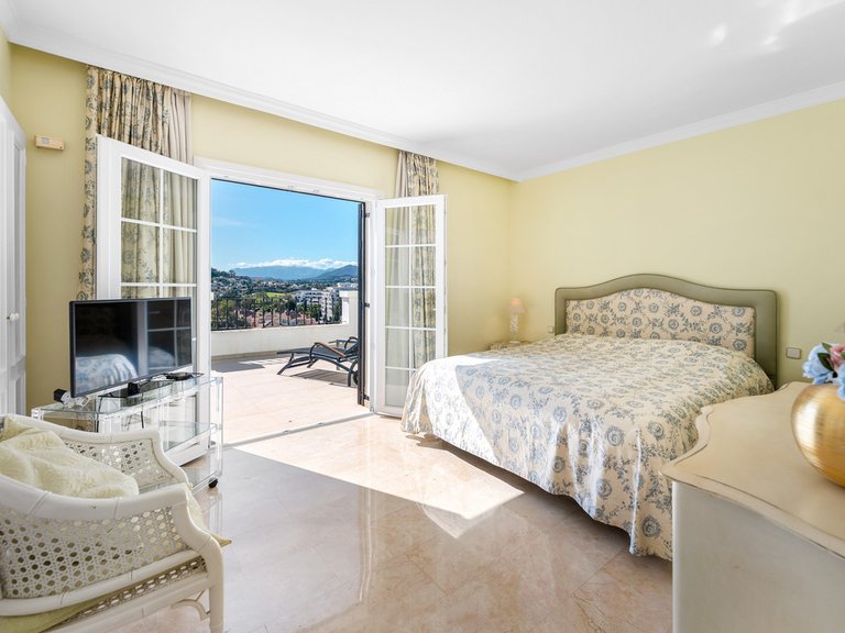 Villa for Sale in Nueva Andalucía, Malaga 20