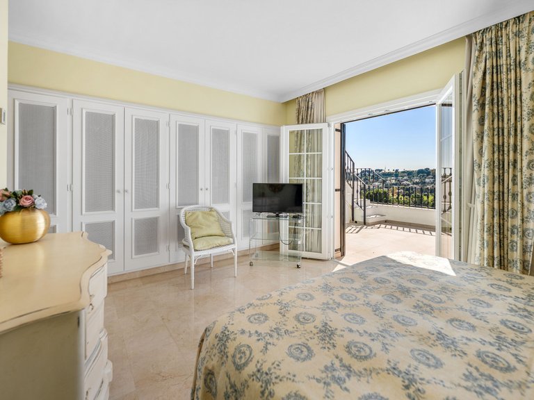 Villa for Sale in Nueva Andalucía, Malaga 21