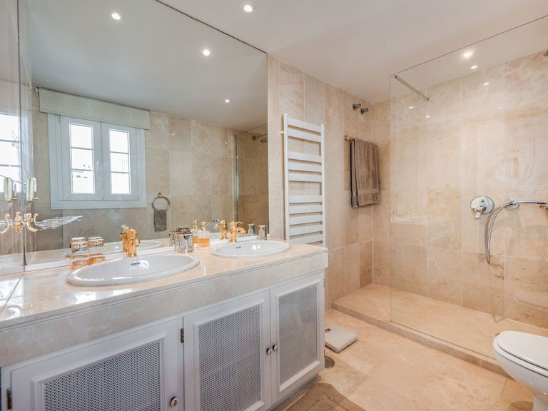 Villa for Sale in Nueva Andalucía, Malaga 22