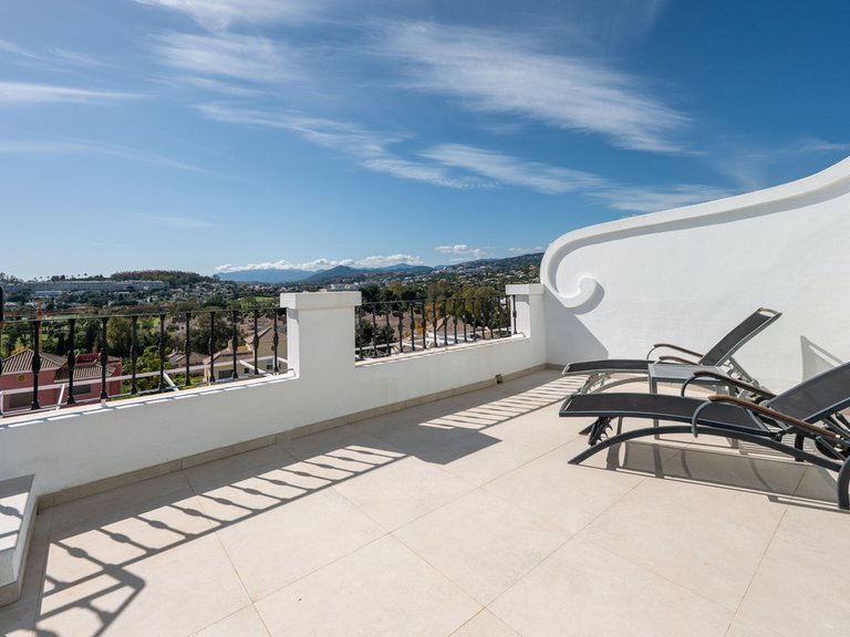 Villa for Sale in Nueva Andalucía, Malaga 24