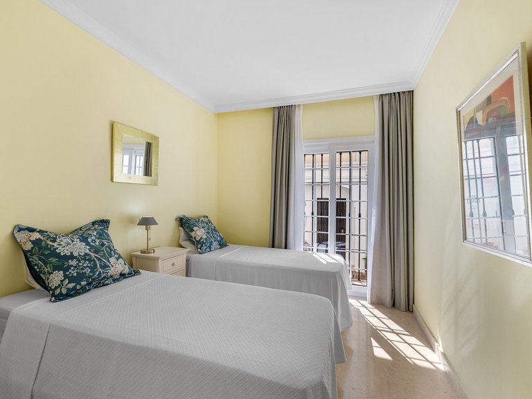 Villa for Sale in Nueva Andalucía, Malaga 30