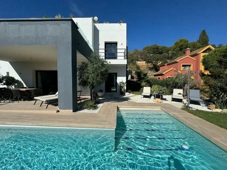 Villa for Sale in Elviria, Malaga 9
