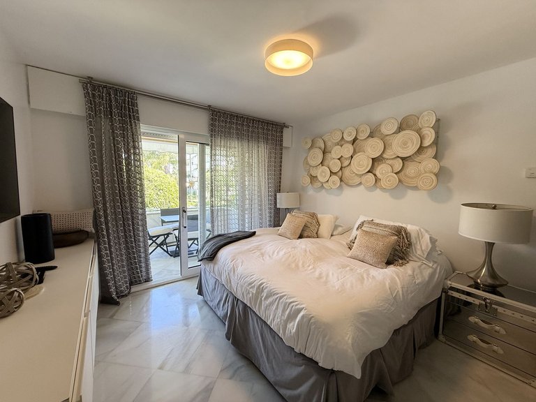 Apartment for Sale in Puerto Banús, Malaga 20