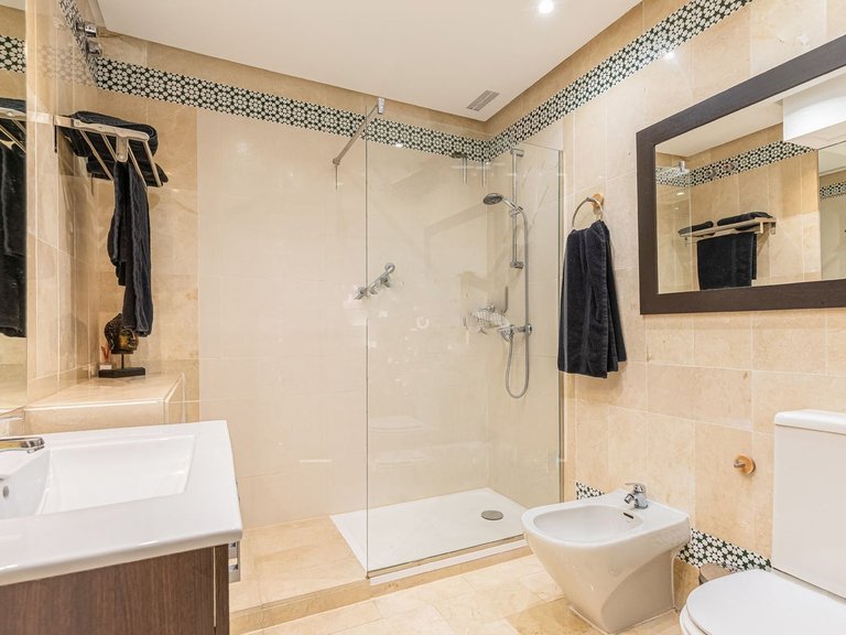 Apartment for Sale in Puerto Banús, Malaga 16