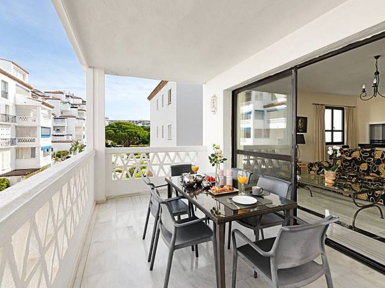 Apartment for Sale in Puerto Banús, Malaga 4