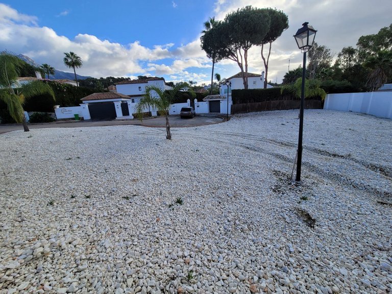Plot for Sale in Nueva Andalucía, Malaga 3