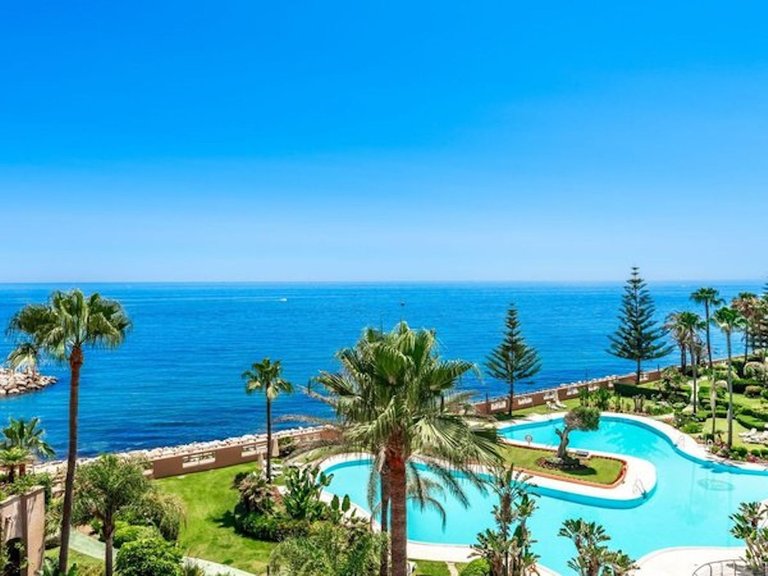 Apartment for Sale in Puerto Banús, Malaga 1