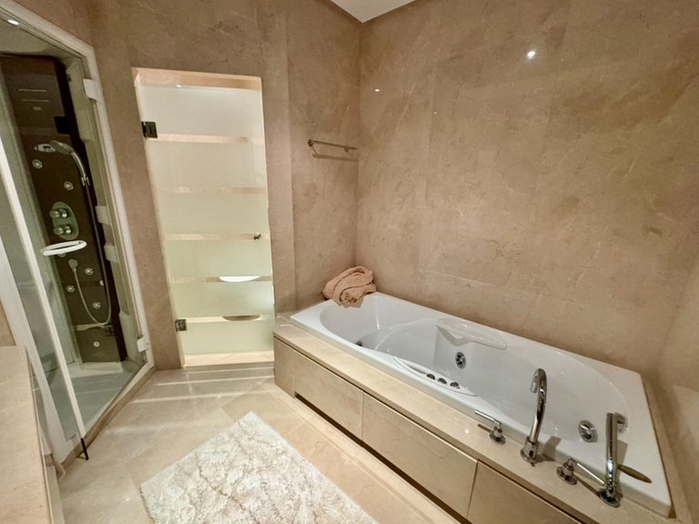 Apartment for Sale in Puerto Banús, Malaga 12