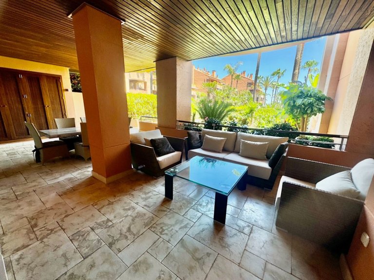 Apartment for Sale in Puerto Banús, Malaga 17