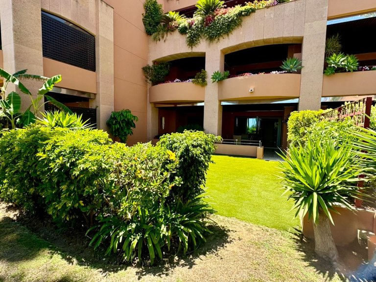 Apartment for Sale in Puerto Banús, Malaga 20