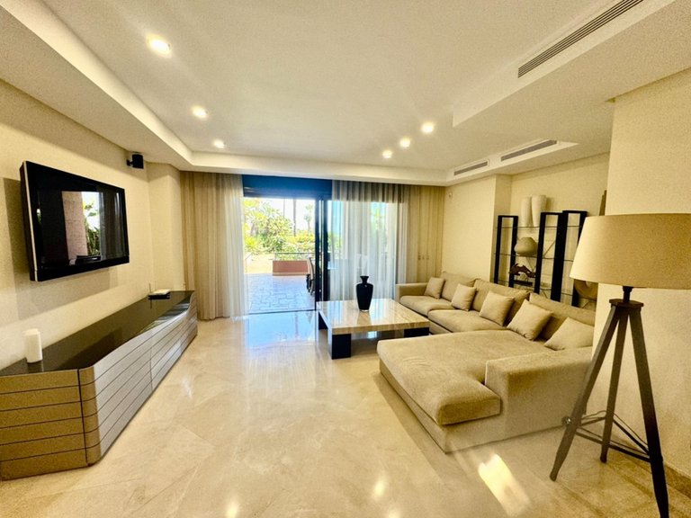 Apartment for Sale in Puerto Banús, Malaga 4