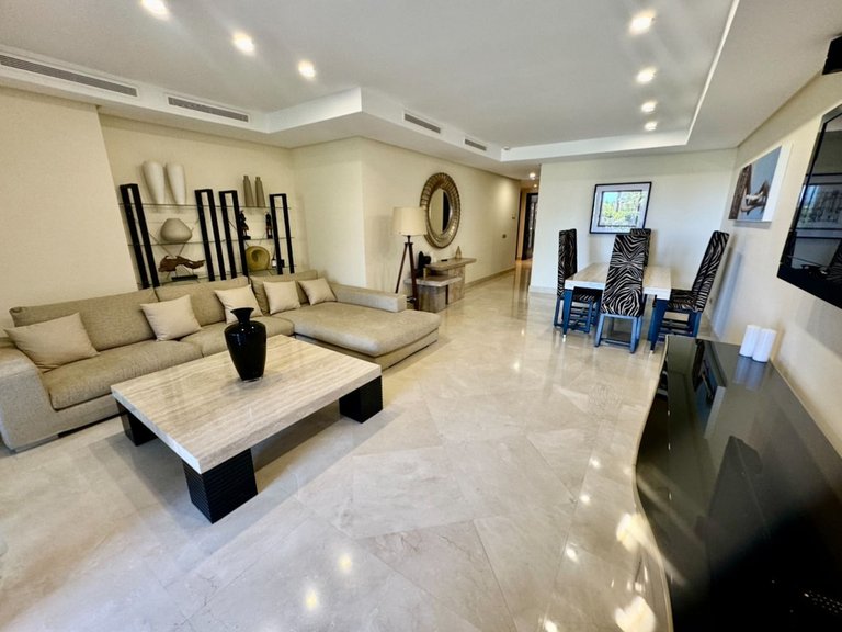 Apartment for Sale in Puerto Banús, Malaga 5
