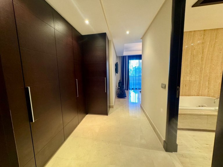 Apartment for Sale in Puerto Banús, Malaga 6