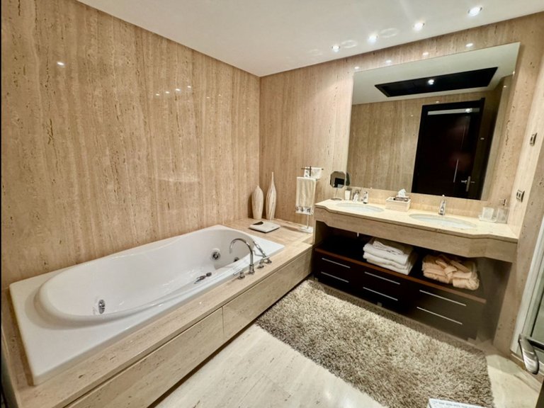 Apartment for Sale in Puerto Banús, Malaga 8