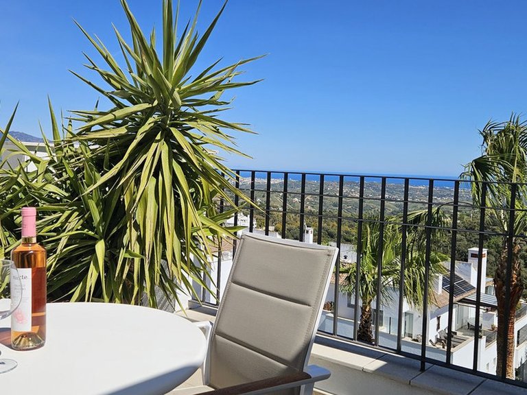 Apartment for Sale in La Mairena, Malaga 4