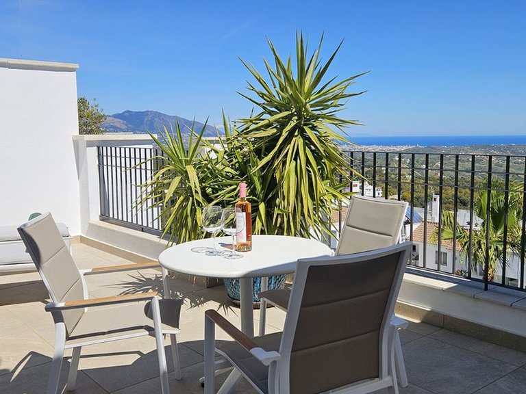 Apartment for Sale in La Mairena, Malaga 5