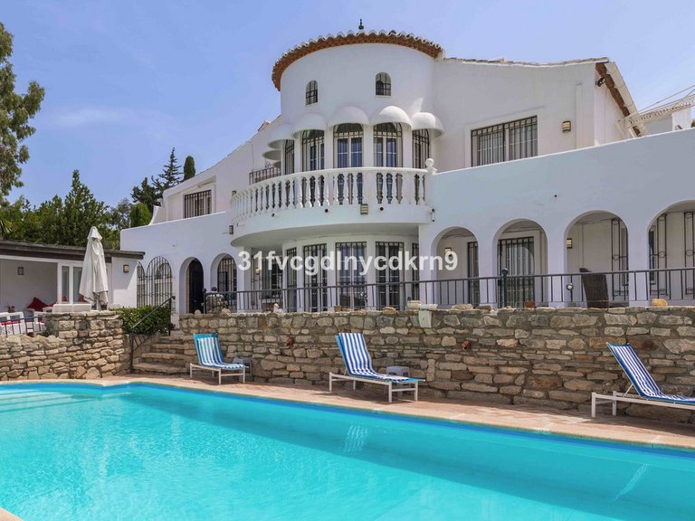 Villa for Sale in Estepona, Malaga 1