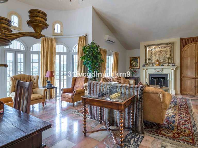 Villa for Sale in Estepona, Malaga 10