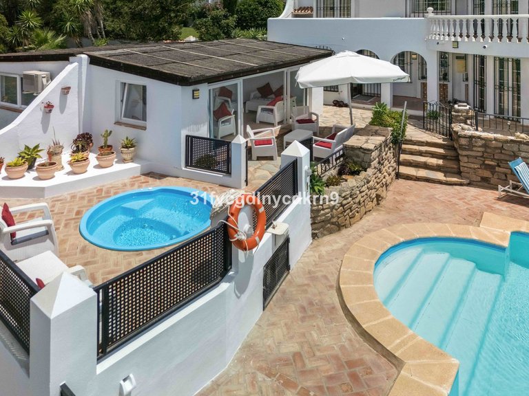 Villa for Sale in Estepona, Malaga 16
