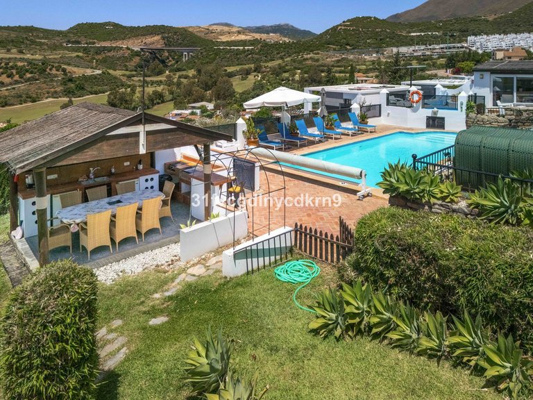 Villa for Sale in Estepona, Malaga 18