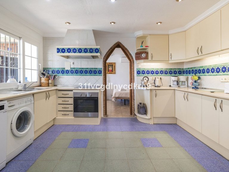 Villa for Sale in Estepona, Malaga 29